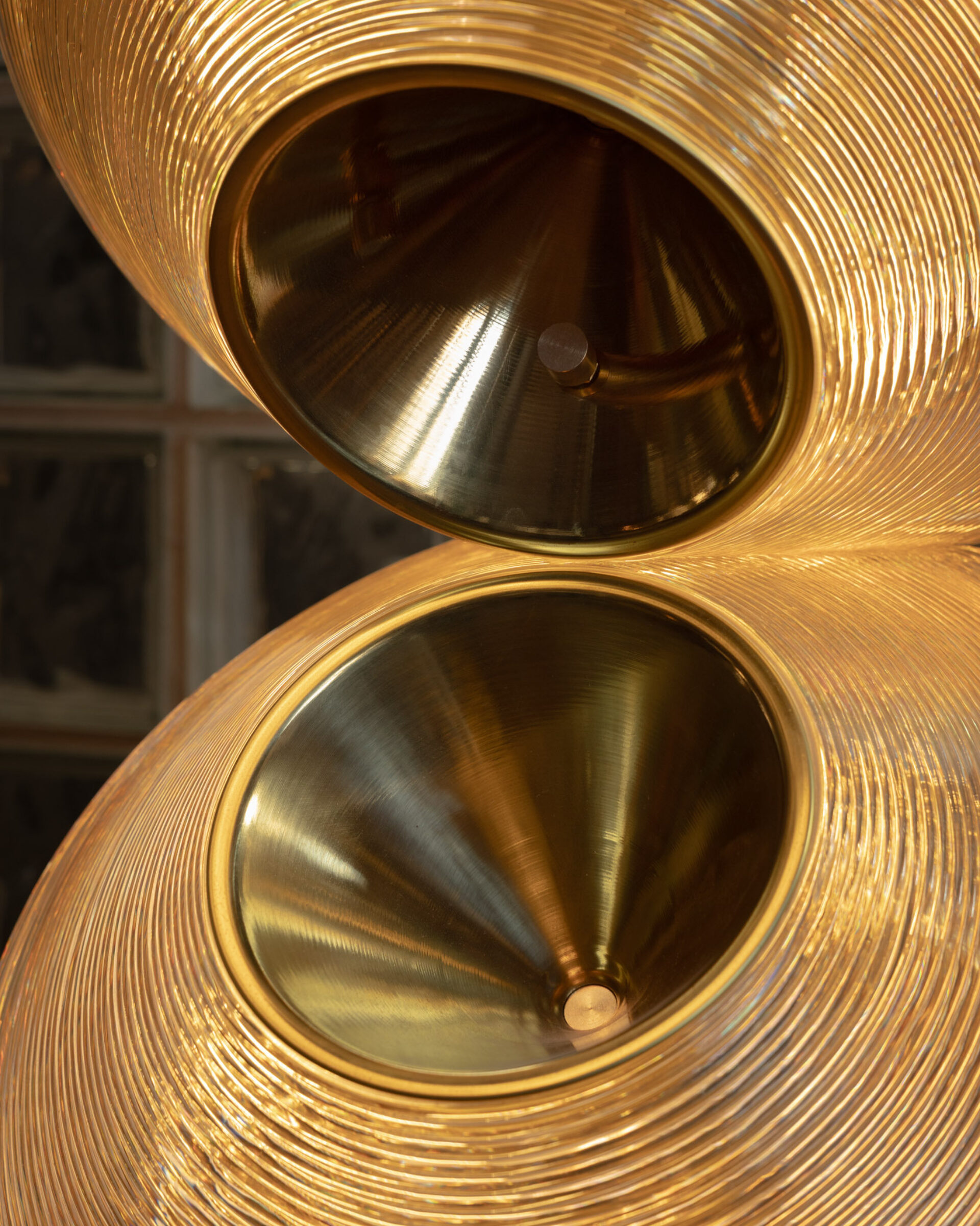 Kooij tol lamp brass details
