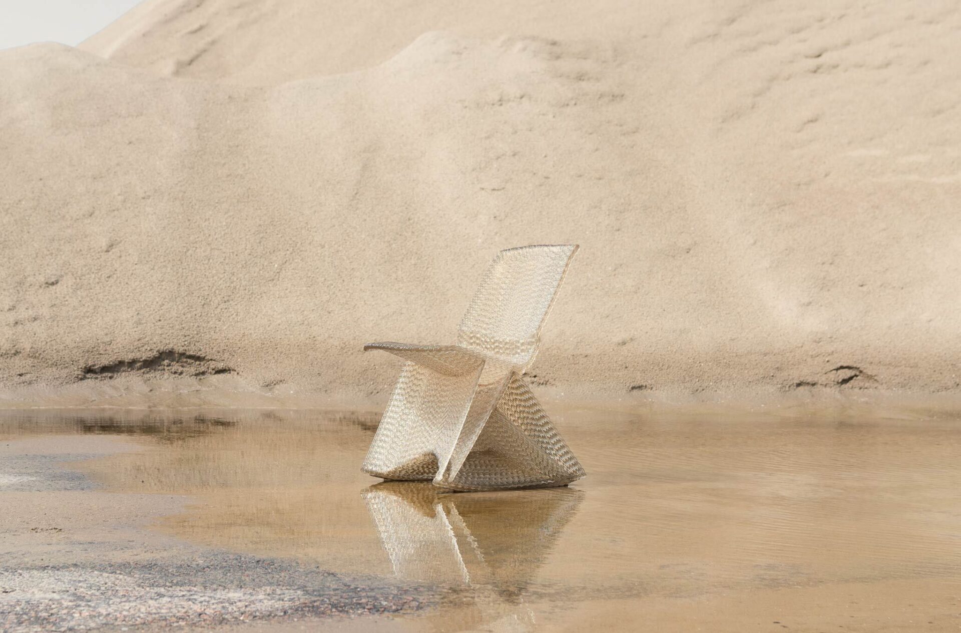 Kooij endless rocking chair 3d printed recycled plastic sand